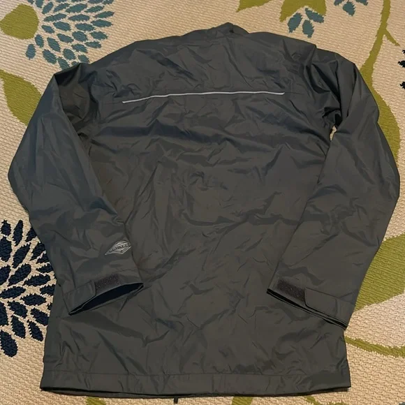 Columbia omni-tech light rain coat LAST CHANCE BEFORE ITS DONATED - Picture 3 of 3